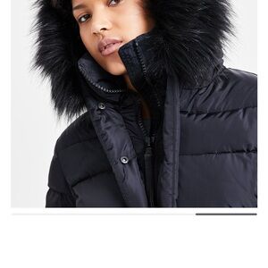 Elegant Black Puffer Jacket with Faux Fur Trim